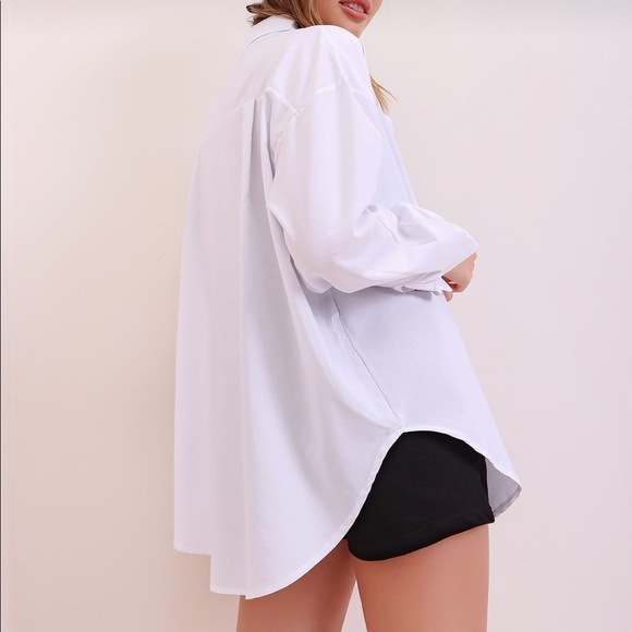 Oversize White Shirt - Picture 3 of 3